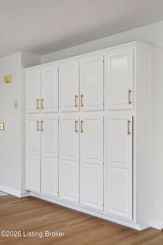 225 Appomattox Rd, Louisville, KY 40214