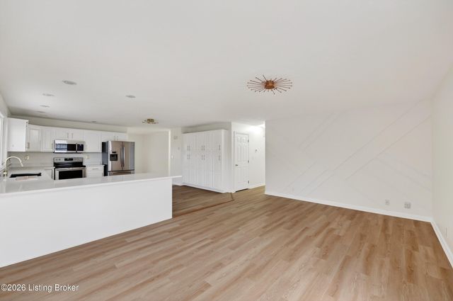 225 Appomattox Rd, Louisville, KY 40214