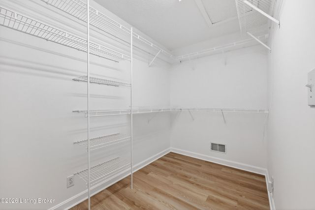 225 Appomattox Rd, Louisville, KY 40214