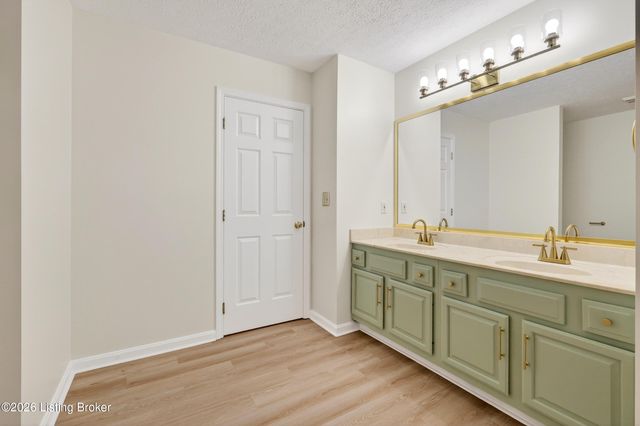 225 Appomattox Rd, Louisville, KY 40214