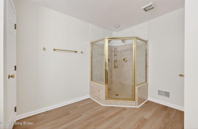 225 Appomattox Rd, Louisville, KY 40214