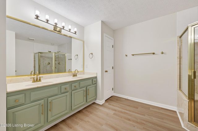 225 Appomattox Rd, Louisville, KY 40214