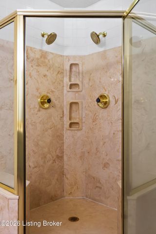 225 Appomattox Rd, Louisville, KY 40214