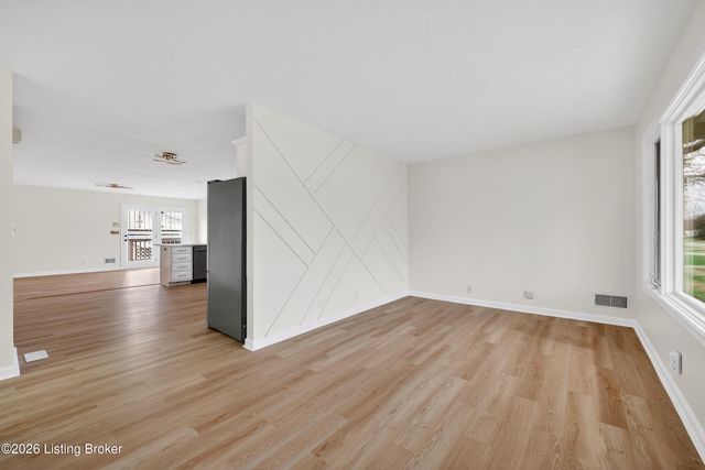 225 Appomattox Rd, Louisville, KY 40214