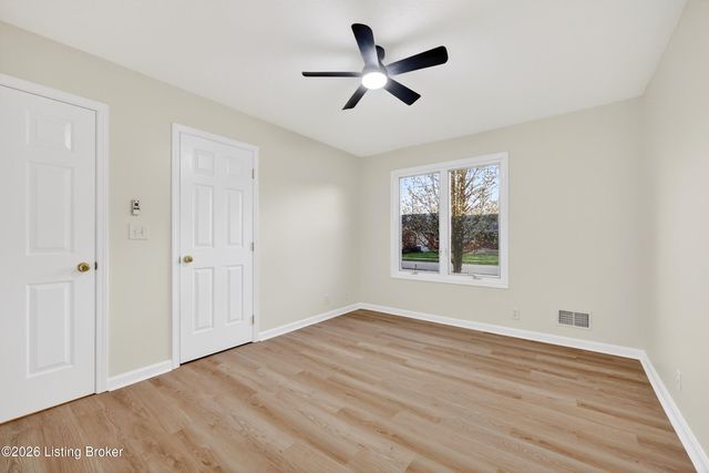 225 Appomattox Rd, Louisville, KY 40214