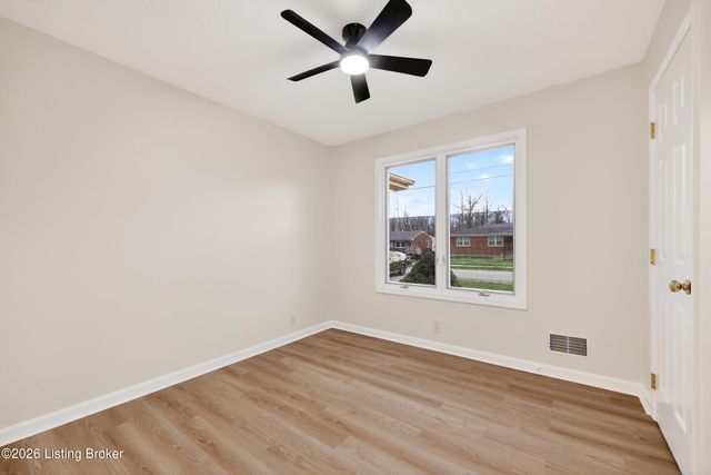 225 Appomattox Rd, Louisville, KY 40214