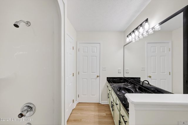 225 Appomattox Rd, Louisville, KY 40214