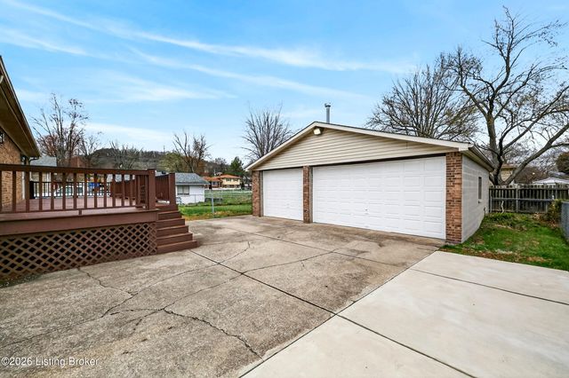 225 Appomattox Rd, Louisville, KY 40214