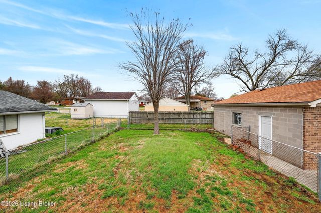 225 Appomattox Rd, Louisville, KY 40214