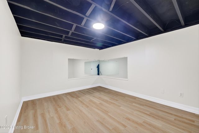 225 Appomattox Rd, Louisville, KY 40214