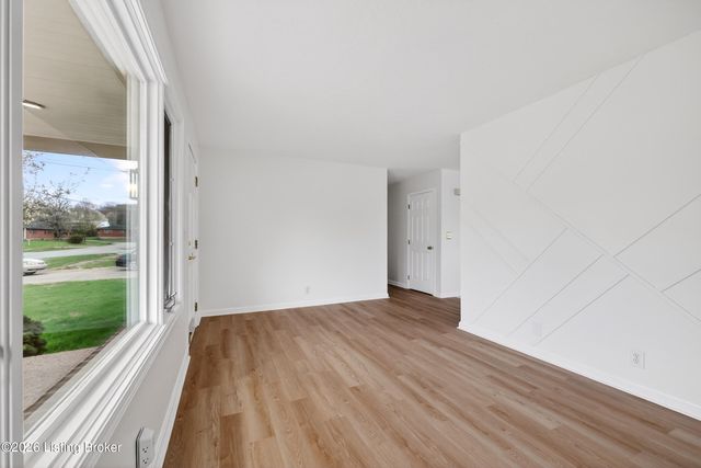 225 Appomattox Rd, Louisville, KY 40214