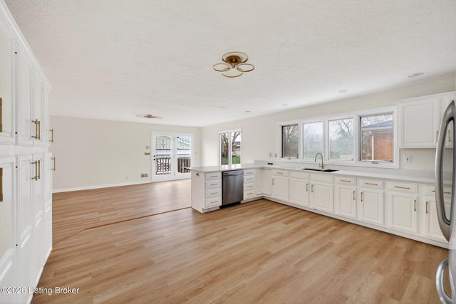 225 Appomattox Rd, Louisville, KY 40214