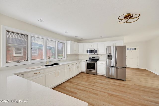 225 Appomattox Rd, Louisville, KY 40214