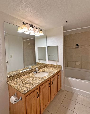 271 SW Palm Dr Apt 104, Port St Lucie, FL 34986