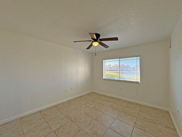 271 SW Palm Dr Apt 104, Port St Lucie, FL 34986