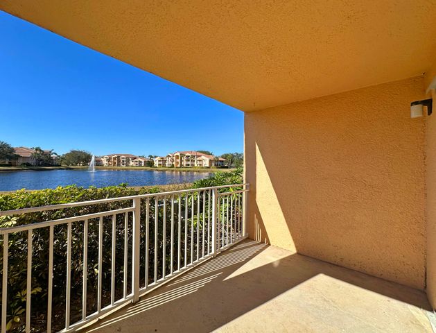 271 SW Palm Dr Apt 104, Port St Lucie, FL 34986