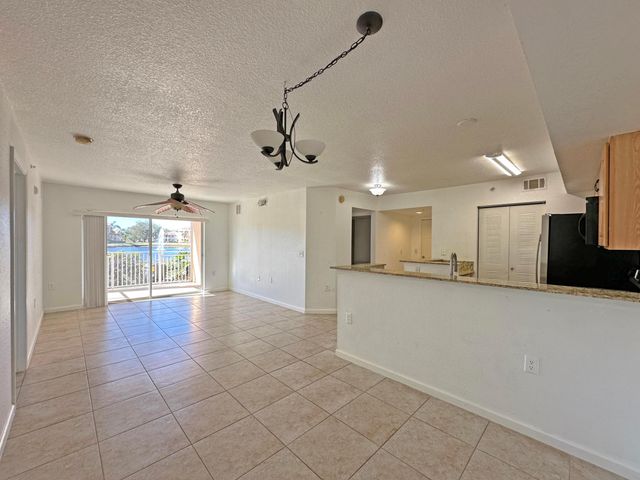 271 SW Palm Dr Apt 104, Port St Lucie, FL 34986