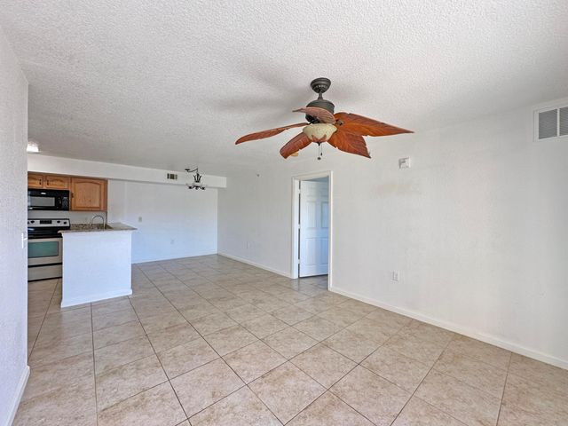 271 SW Palm Dr Apt 104, Port St Lucie, FL 34986