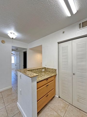 271 SW Palm Dr Apt 104, Port St Lucie, FL 34986