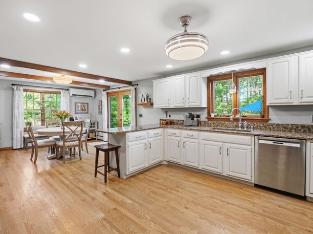 1294 Glebe St, Taunton, MA 02780