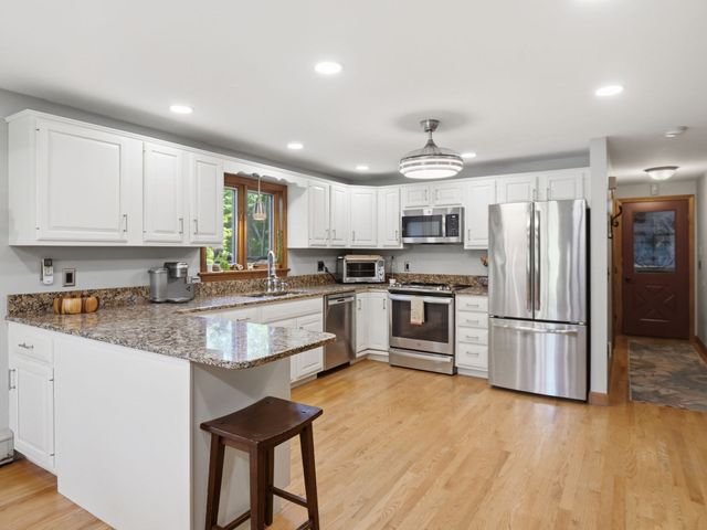 1294 Glebe St, Taunton, MA 02780
