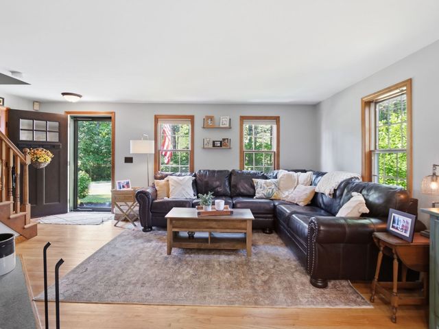1294 Glebe St, Taunton, MA 02780