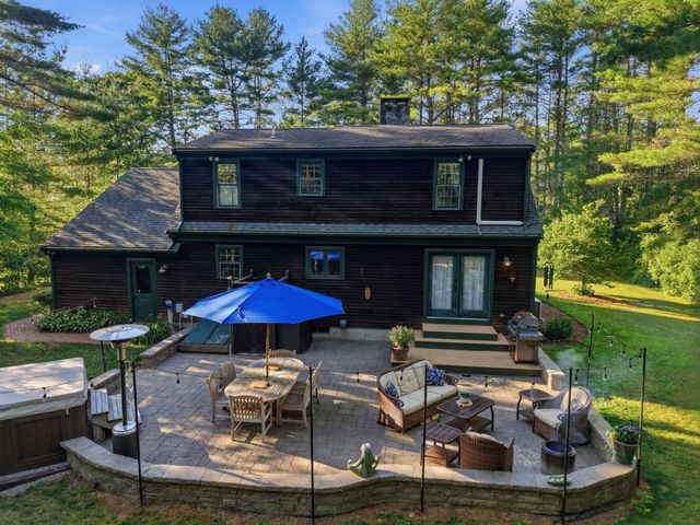 1294 Glebe St, Taunton, MA 02780