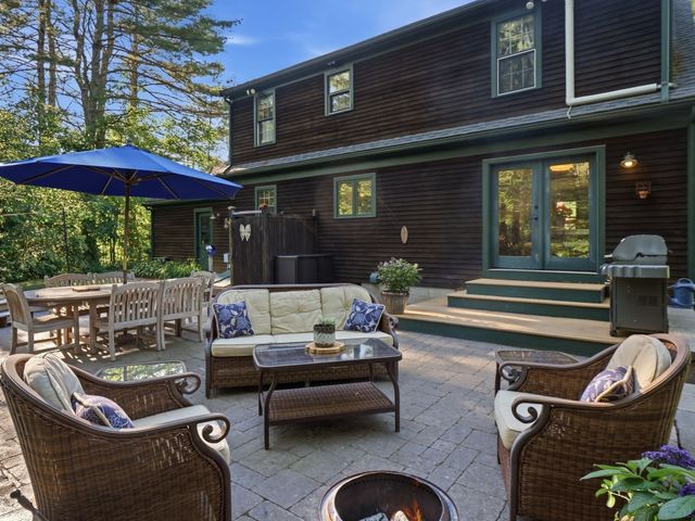 1294 Glebe St, Taunton, MA 02780