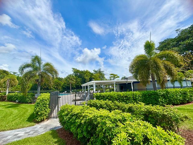 2069 Oakridge F Unit 2069, Deerfield Beach, FL 33442
