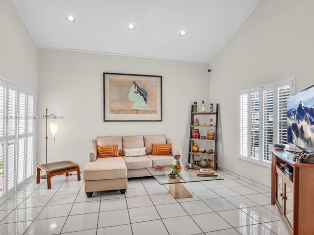 6566 NW 197th Ln, Hialeah, FL 33015