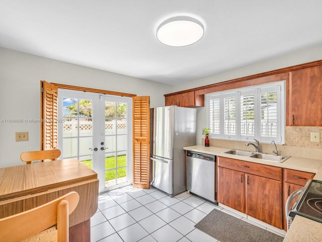 6566 NW 197th Ln, Hialeah, FL 33015