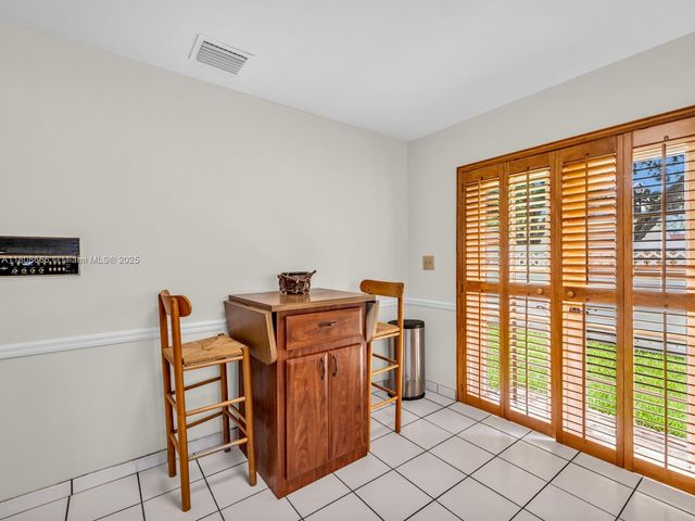 6566 NW 197th Ln, Hialeah, FL 33015