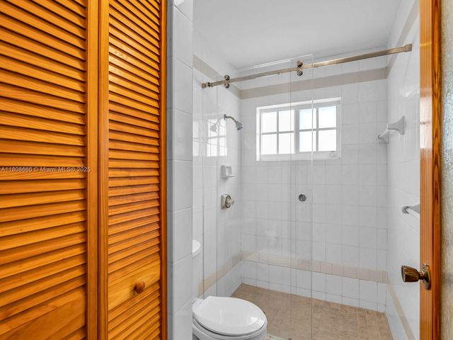 6566 NW 197th Ln, Hialeah, FL 33015