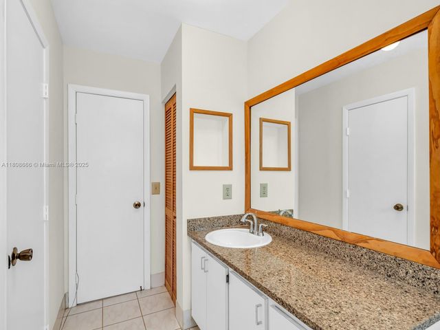 6566 NW 197th Ln, Hialeah, FL 33015