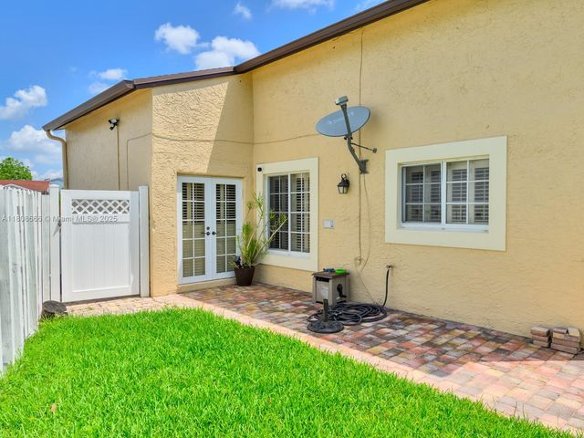 6566 NW 197th Ln, Hialeah, FL 33015