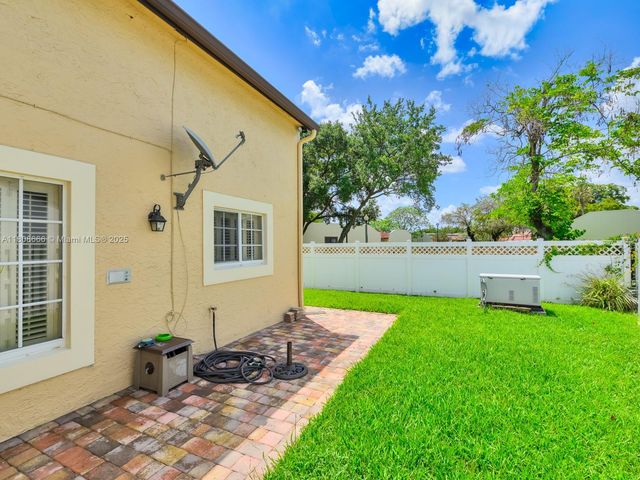6566 NW 197th Ln, Hialeah, FL 33015