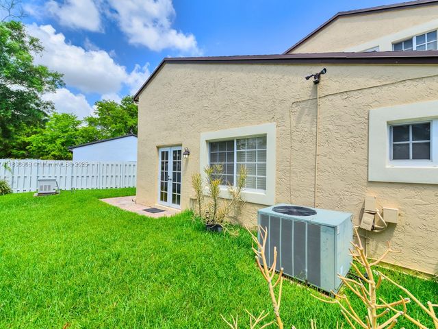 6566 NW 197th Ln, Hialeah, FL 33015