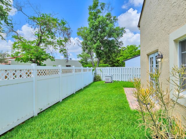 6566 NW 197th Ln, Hialeah, FL 33015