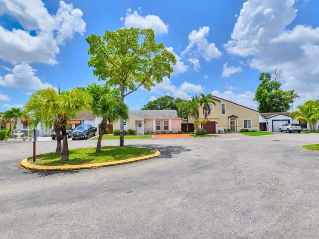 6566 NW 197th Ln, Hialeah, FL 33015