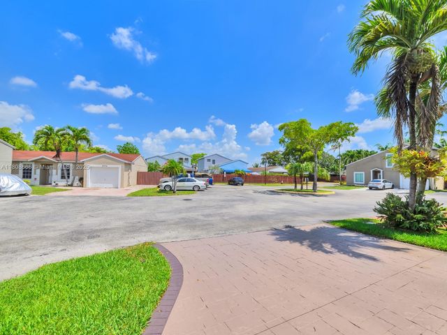 6566 NW 197th Ln, Hialeah, FL 33015
