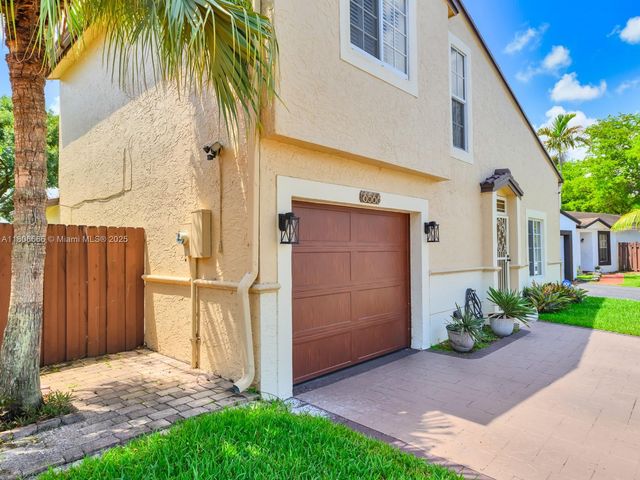 6566 NW 197th Ln, Hialeah, FL 33015