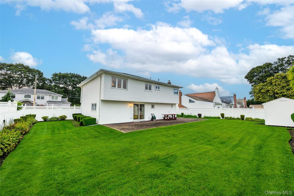 93 Toronto Avenue, Massapequa, NY 11758 — photo 3