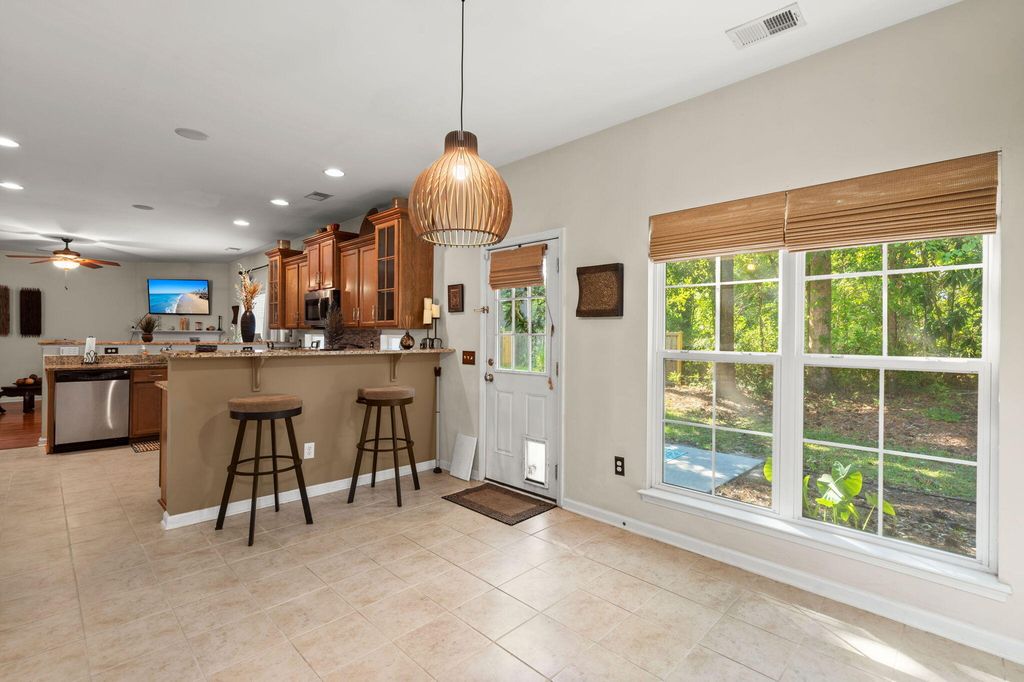 Image 20 of property listing at 2015 Gunpowder Court, Summerville, SC 29485