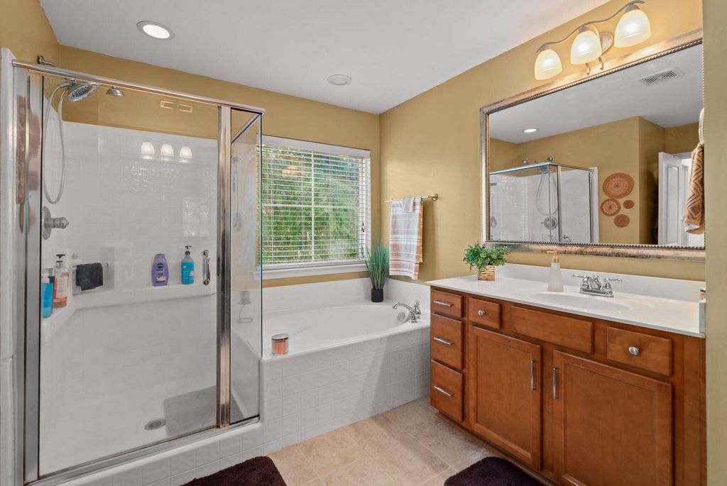 Image 32 of property listing at 2015 Gunpowder Court, Summerville, SC 29485