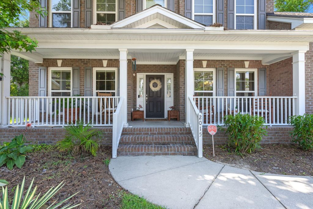 Image 4 of property listing at 2015 Gunpowder Court, Summerville, SC 29485