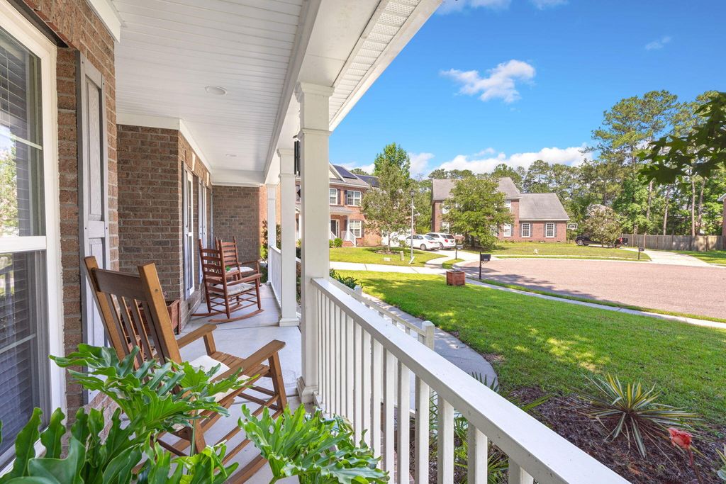 Image 5 of property listing at 2015 Gunpowder Court, Summerville, SC 29485