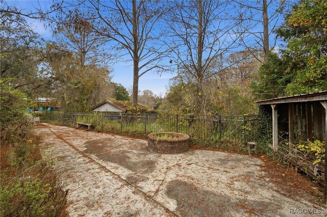 3899 E Riverside Drive, Dunnellon, FL 34434