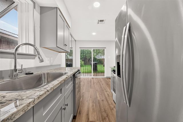 3102 Knotty Oaks Trail, Houston, TX 77045