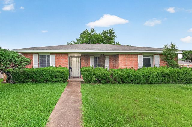 3102 Knotty Oaks Trail, Houston, TX 77045