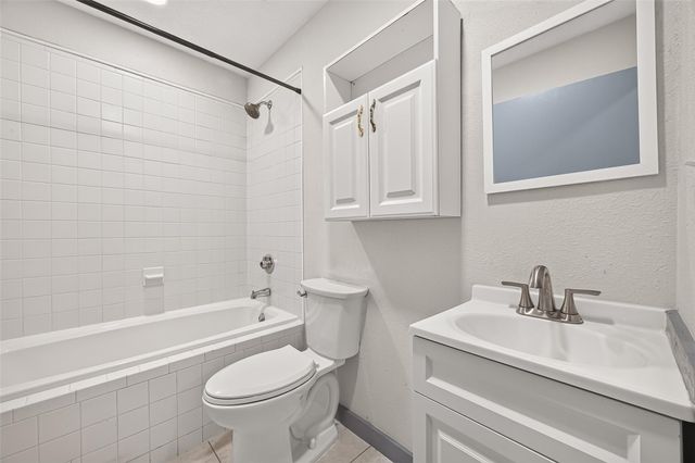 3102 Knotty Oaks Trail, Houston, TX 77045